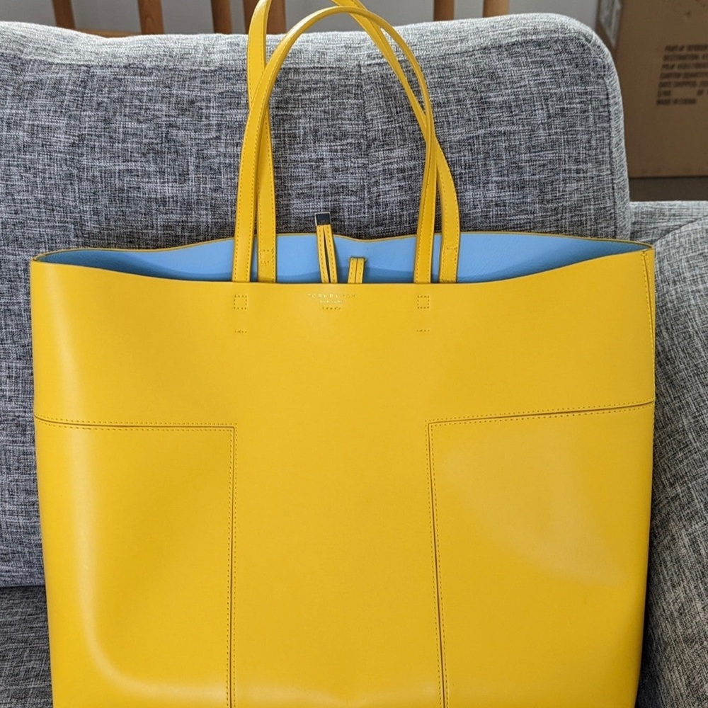 Tory Burch T Tote - Large. EUC. No flaws or damage. Excellent condition.